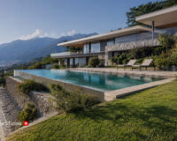 Piscina su terreno in pendenza in Ticino