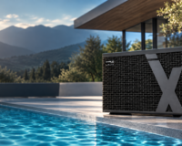 Pompa di calore Full Inverter installata accanto a una piscina